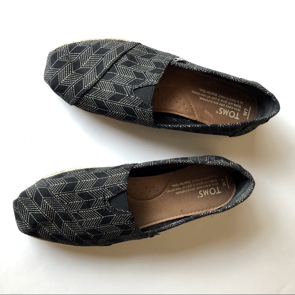 TOMS Black Canvas Slip-ons Espadrilles Flats 7W